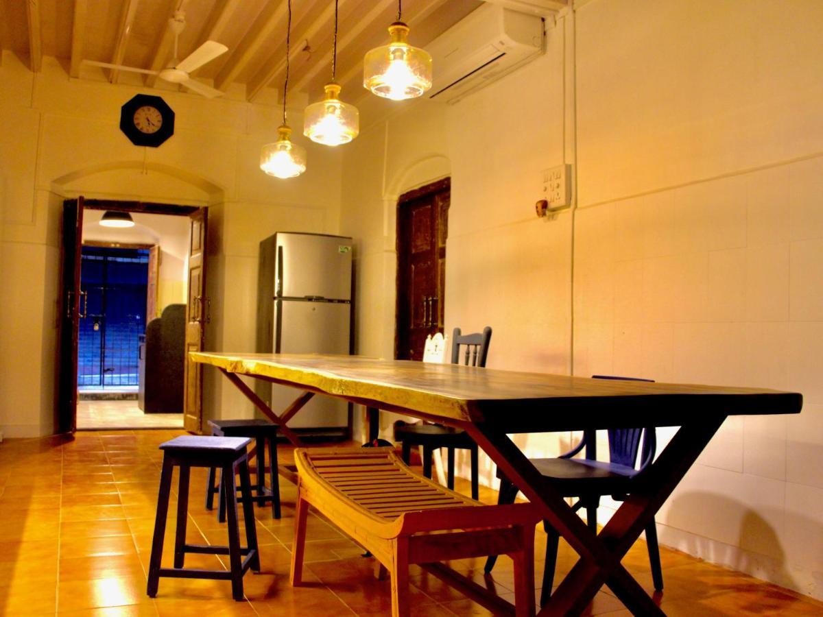 Gosolo Stays Bandra Hostel Bombay Exterior foto