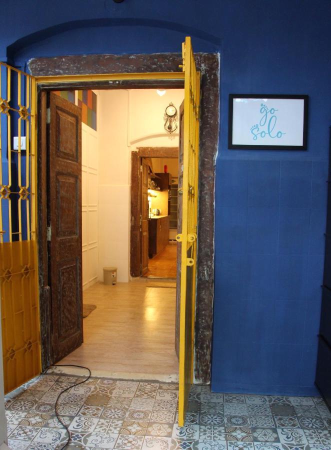 Gosolo Stays Bandra Hostel Bombay Exterior foto