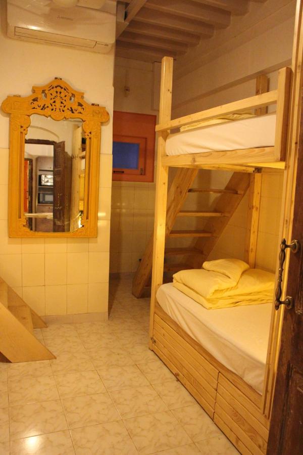 Gosolo Stays Bandra Hostel Bombay Exterior foto