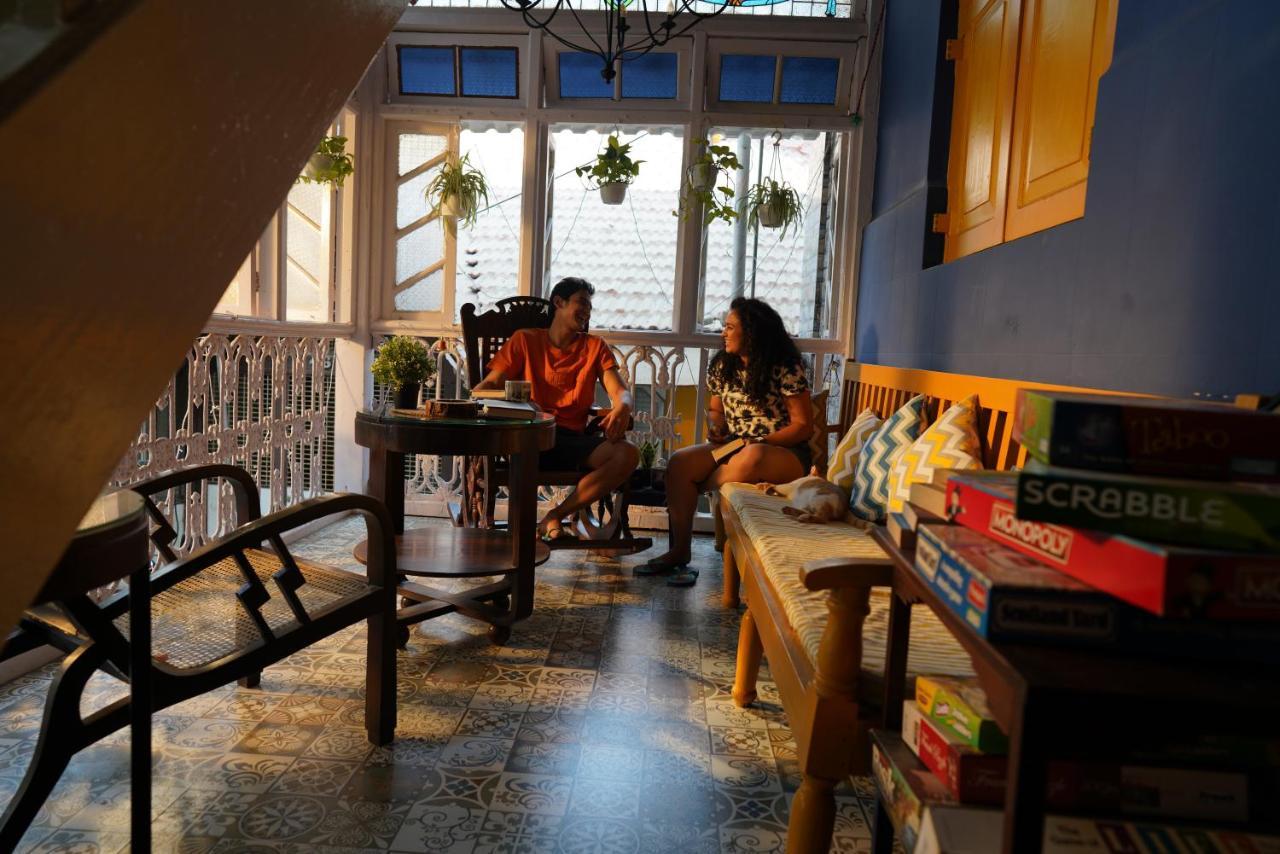 Gosolo Stays Bandra Hostel Bombay Exterior foto