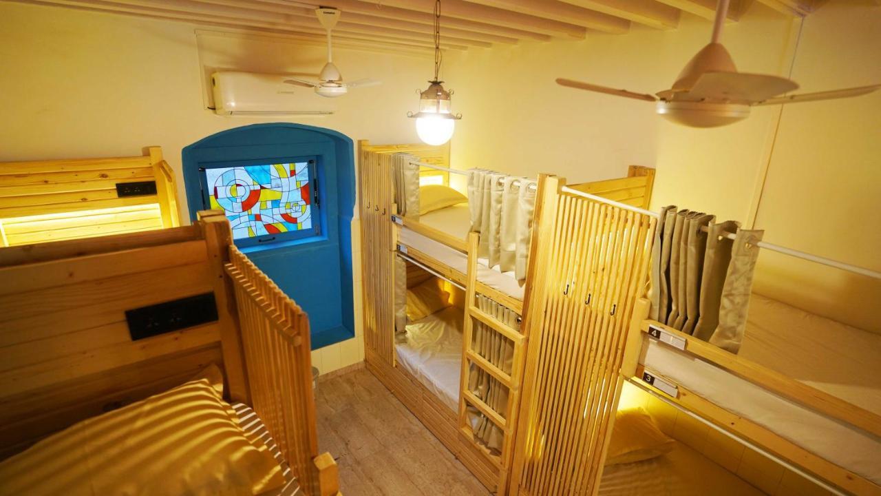Gosolo Stays Bandra Hostel Bombay Exterior foto