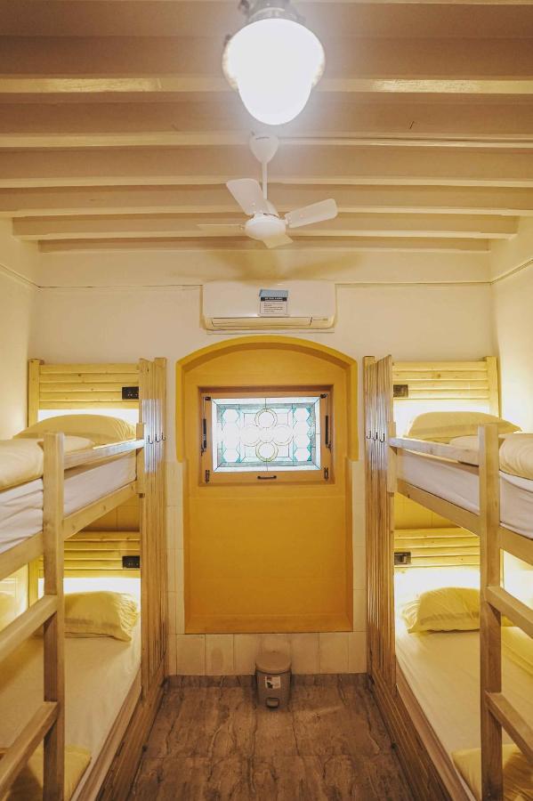 Gosolo Stays Bandra Hostel Bombay Exterior foto