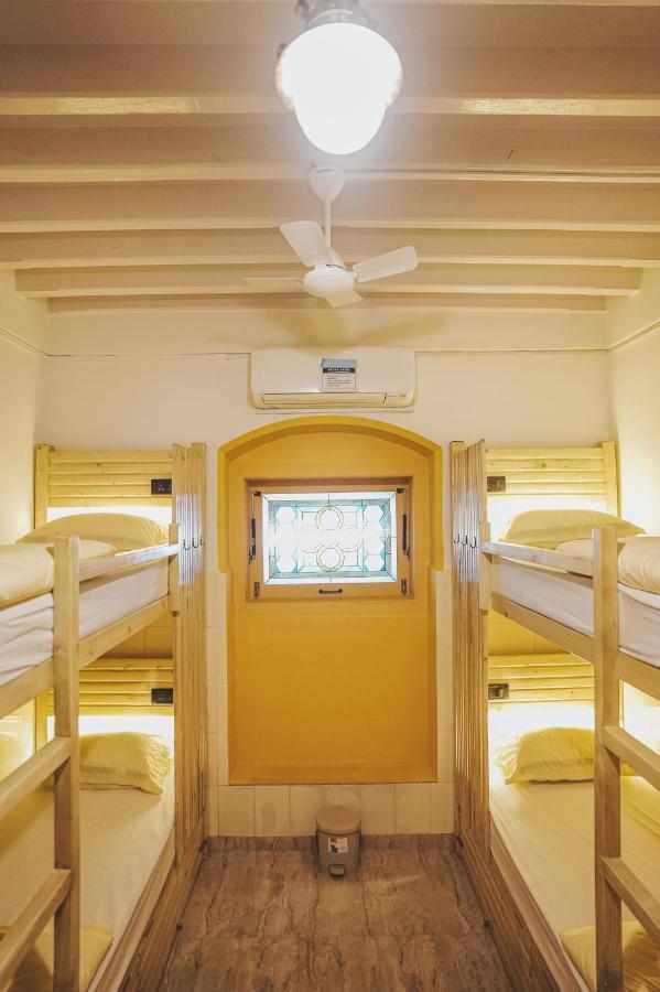 Gosolo Stays Bandra Hostel Bombay Exterior foto